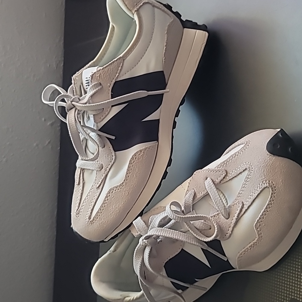 New Balance 327 kids shoe